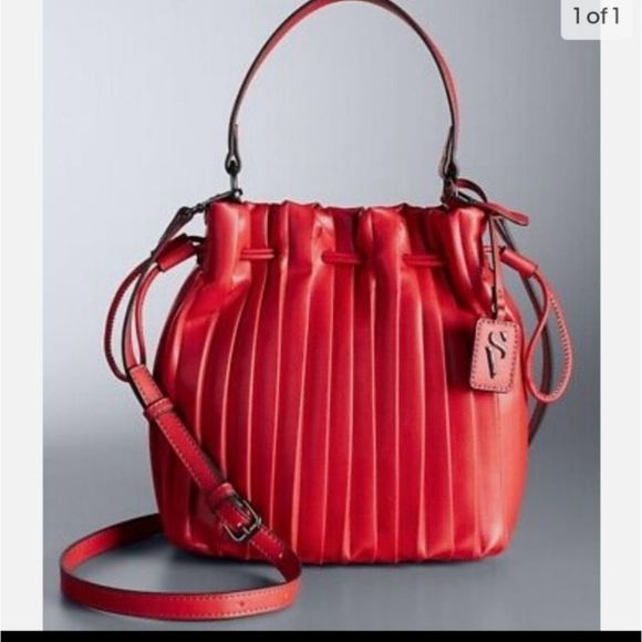 Simple Vera Wang Pleated Vegan Leather 👜 - Picture 3 of 5